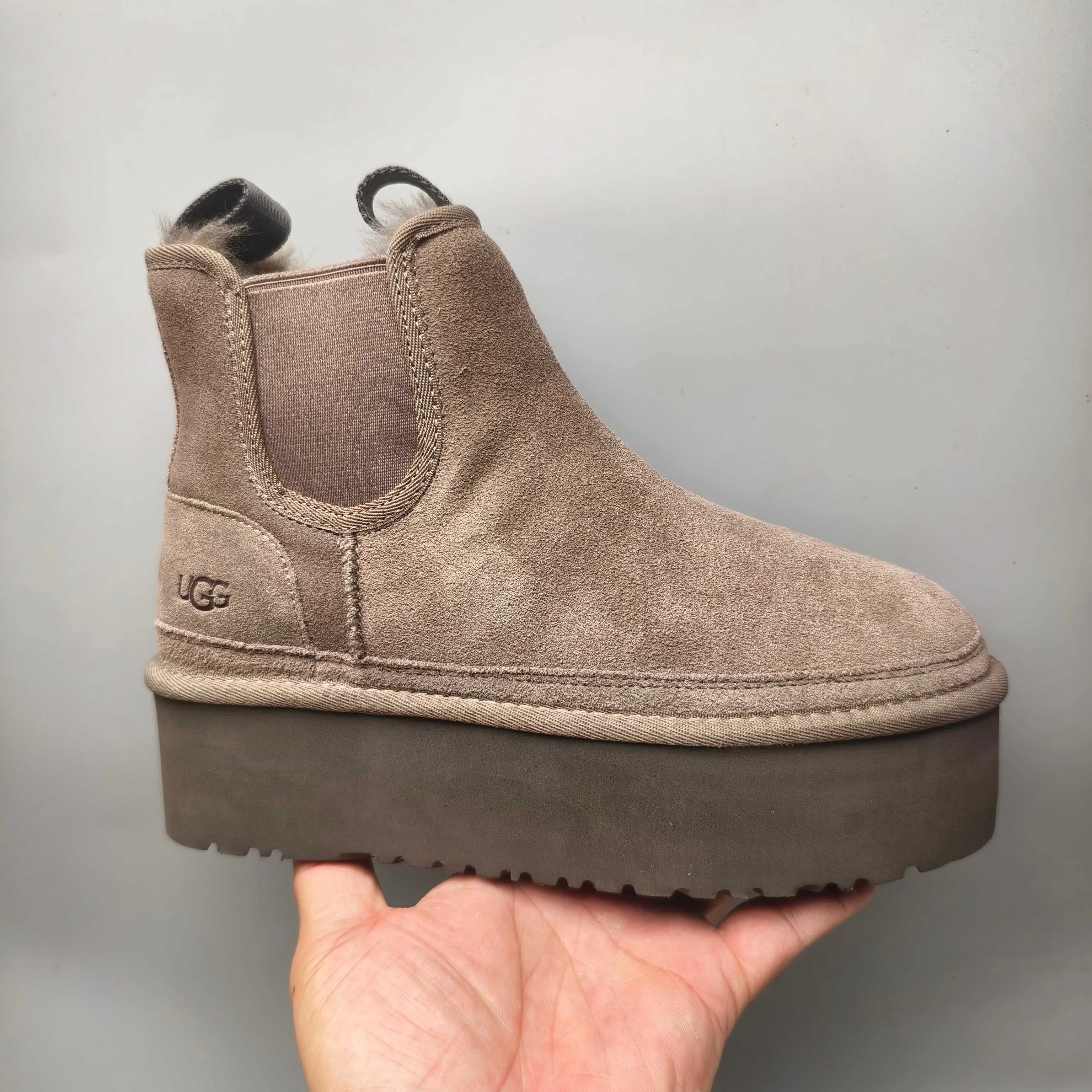 💰560 UGG sheepskin all-in-one snow boots Chelsea boots UGG 4526 Autumn and winter new women's casual and comfortable thick-soled Chelsea fashion boots star same style 1134526 Color: black maroon gray Size: 35-40